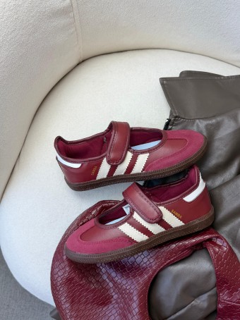 Sapatilha Adidas 